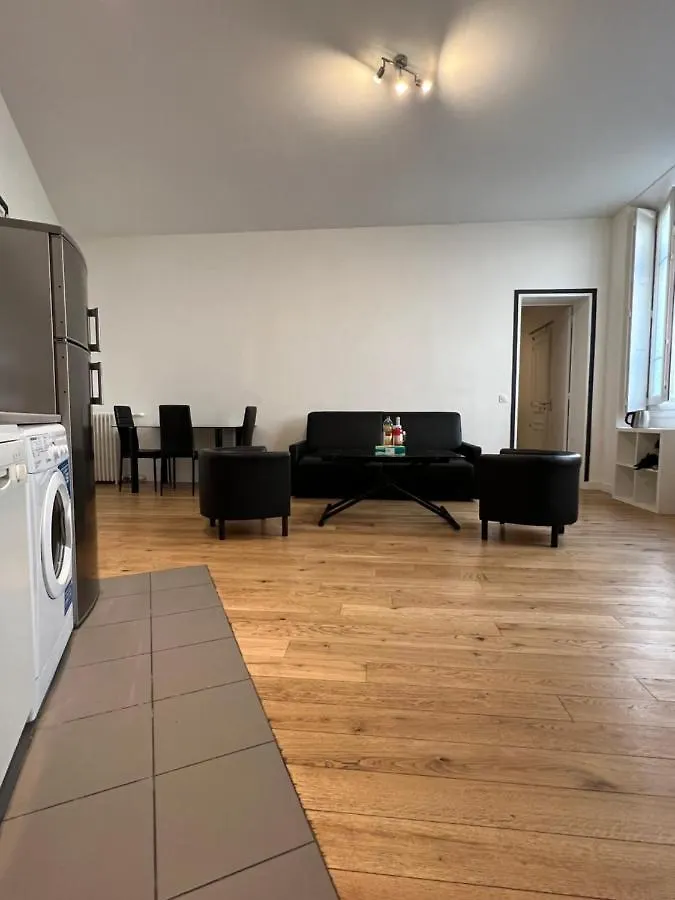 Apartment Champs Elysees 3 Paris France